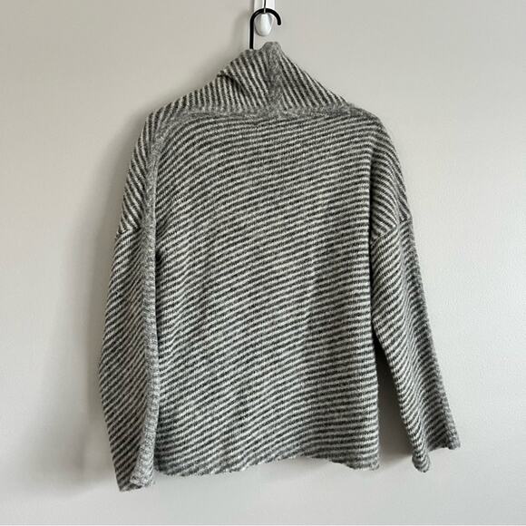 Geysir Women’s Gray White 100% Icelandic Wool Cardigan Sweater Size Small - Picture 9 of 9